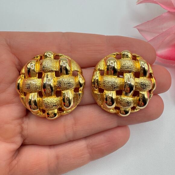 Vintage Basketweave Stud Earrings Gold Tone Chunky Big Heavy 80s Runway Chic - Picture 2 of 8